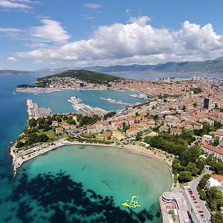 With A Parking Space - 22800 スプリト