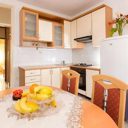 Апартаменты With A Parking Space - 22800 Сплит