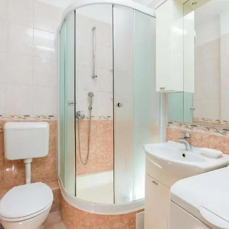 With A Parking Space - 22800 Сплит