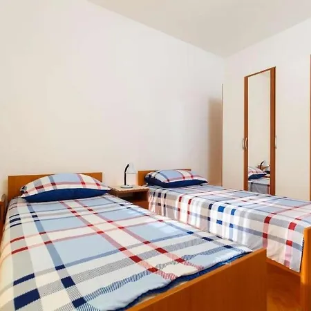 Apartman With A Parking Space - 22800